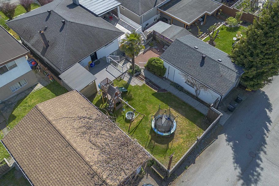 3951 William Street Burnaby, BC - 30