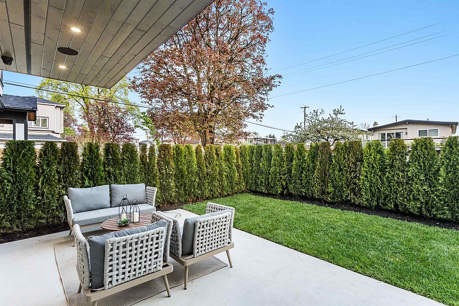 1 165 E 45th Avenue Vancouver, BC - 3