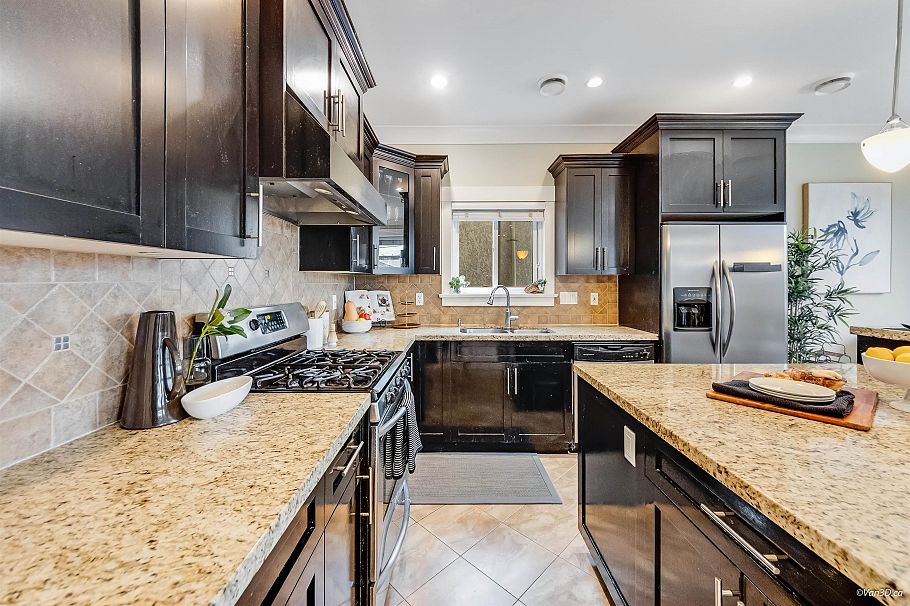 2457 E 3rd Avenue Vancouver, BC - 11