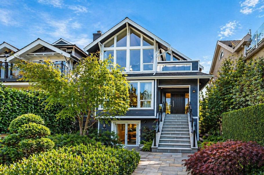 3262 W 1st Avenue Vancouver, BC - 2