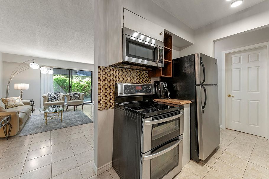 103 2040 Cornwall Avenue Vancouver, BC - 4