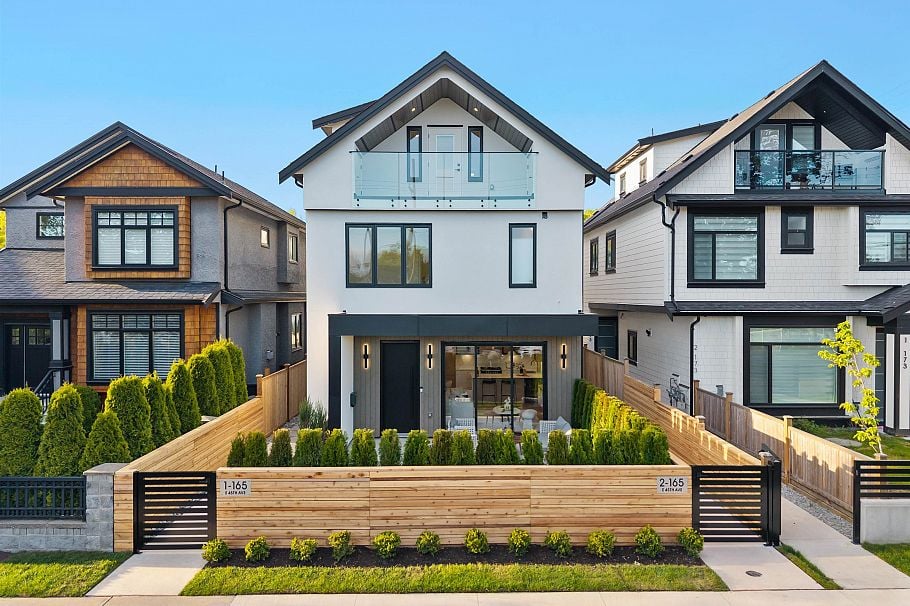 1 165 E 45th Avenue Vancouver, BC - 1