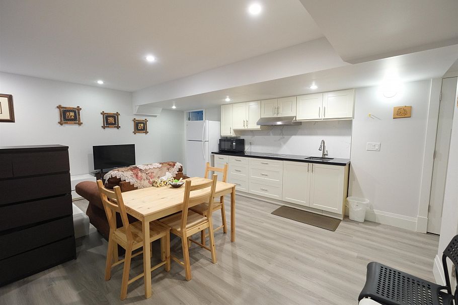 1198 Edgewood Road North Vancouver, BC - 24