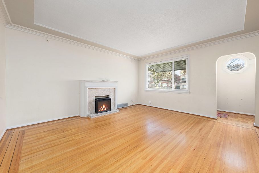 5556 Earles Street Vancouver, BC - 4