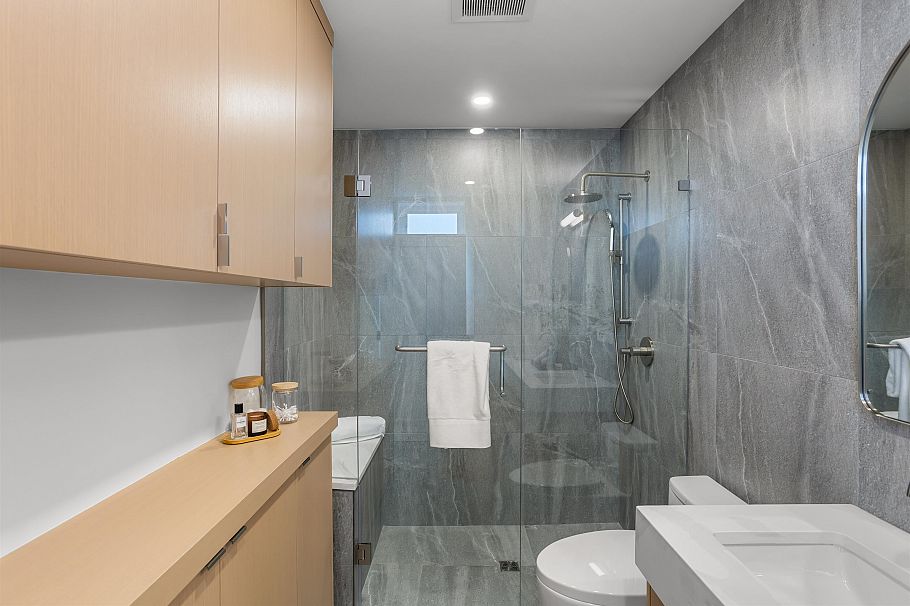 1 165 E 45th Avenue Vancouver, BC - 14