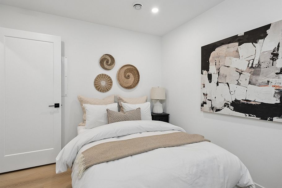 1260 Plateau Drive North Vancouver, BC - 35