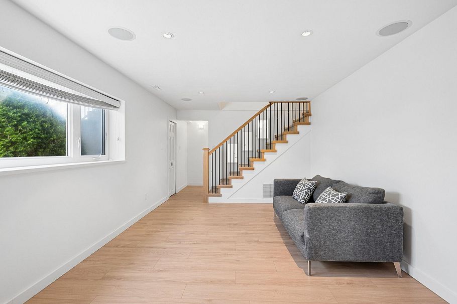 7621 Elliott Street Vancouver, BC - 20