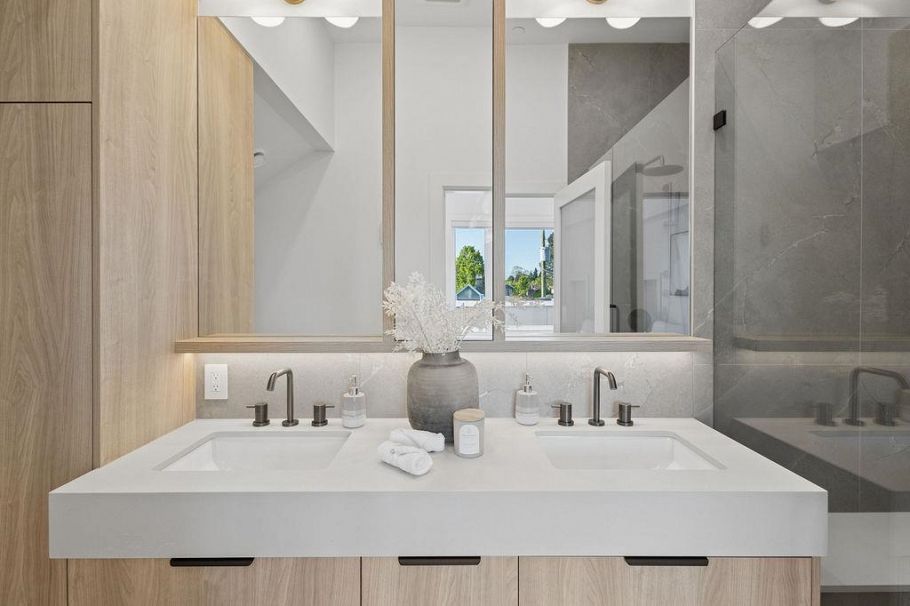 2 2752 Graveley Street Vancouver, BC - 25