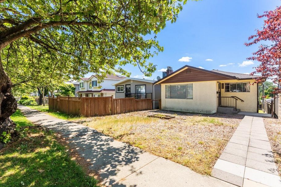 1066 E 63rd Avenue Vancouver, BC - 3
