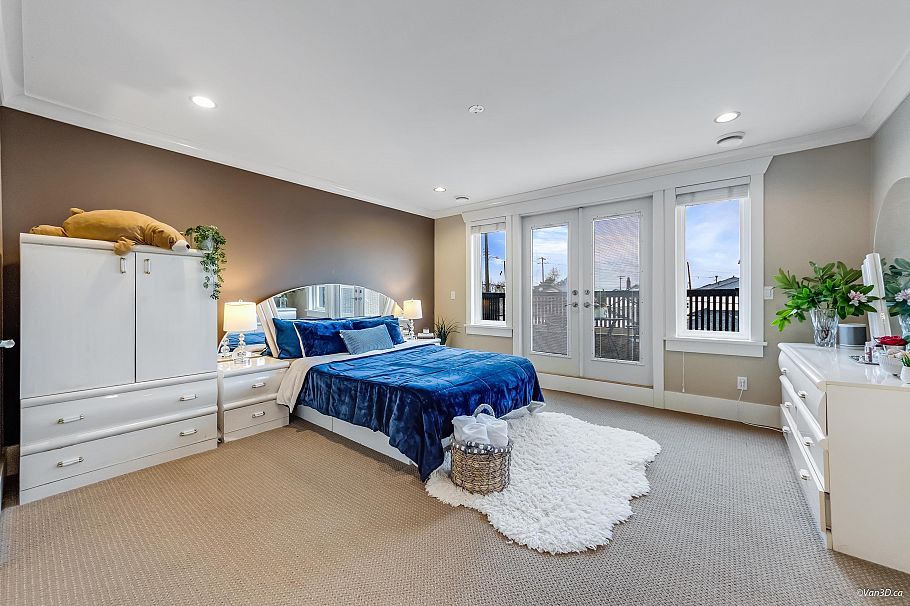 2457 E 3rd Avenue Vancouver, BC - 12
