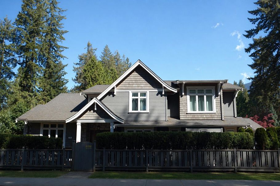 1198 Edgewood Road North Vancouver, BC - 1