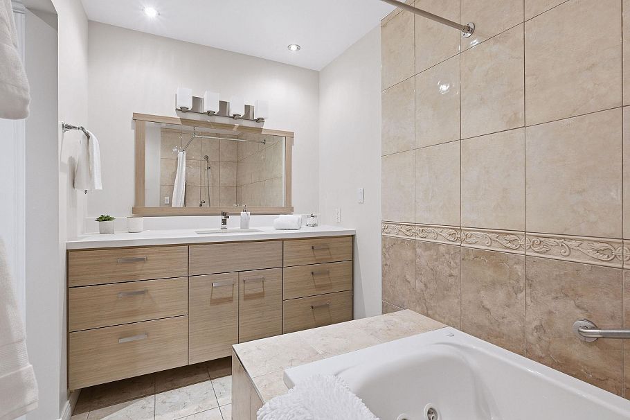 1558 Bowser Avenue North Vancouver, BC - 22