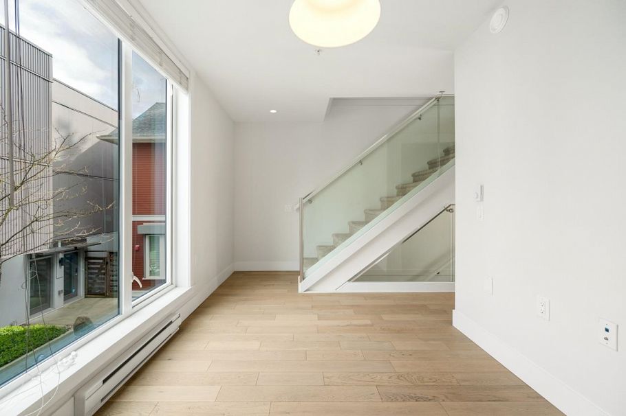 8 531 E 16th Avenue West Vancouver, BC - 9