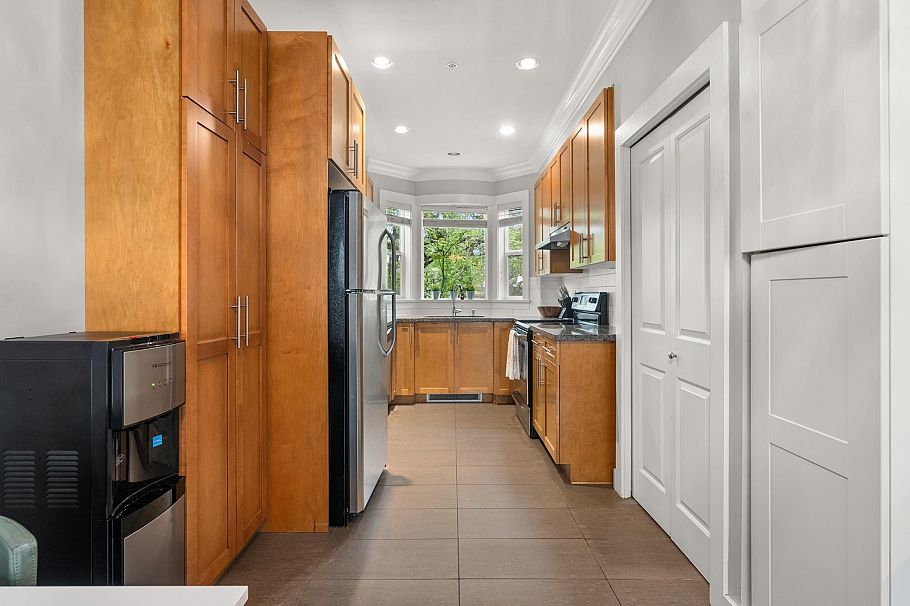 1382 E 27th Avenue Vancouver, BC - 11