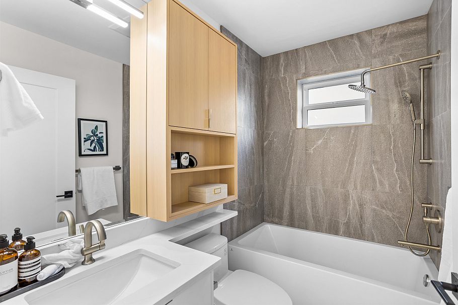 2 165 E 45th Avenue Vancouver, BC - 12