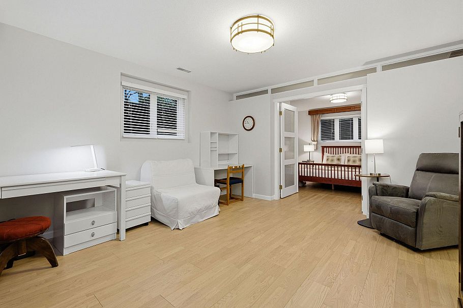 1558 Bowser Avenue North Vancouver, BC - 24