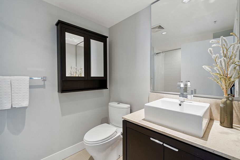 901 1320 Chesterfield Avenue North Vancouver, BC - 23