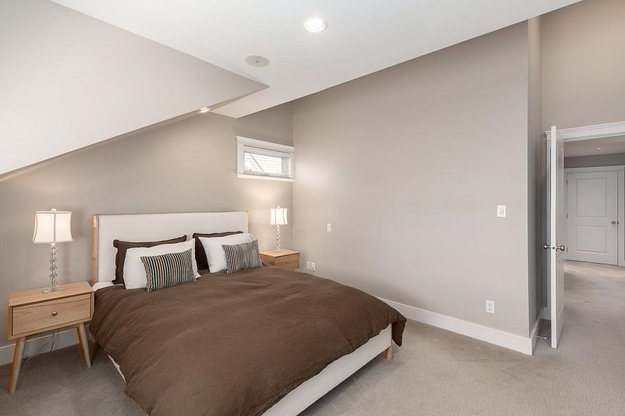 227 E 17 Street North Vancouver, BC - 21