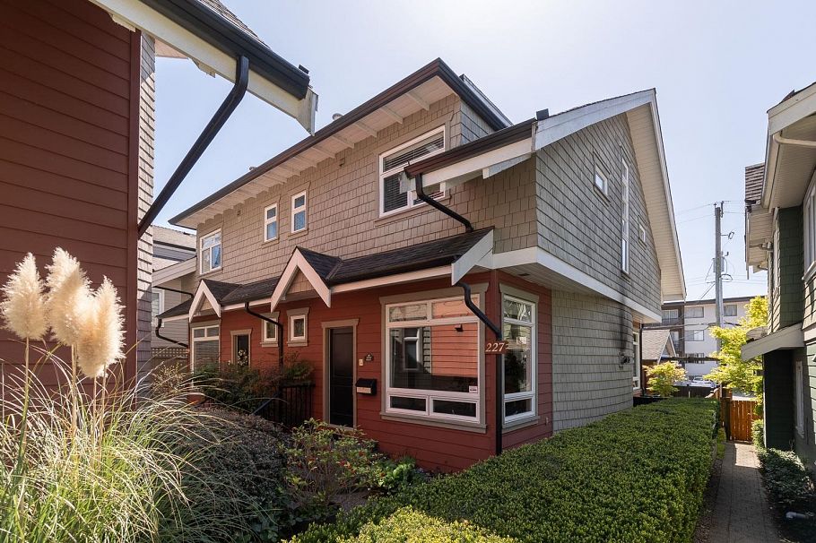 227 E 17 Street North Vancouver, BC - 1