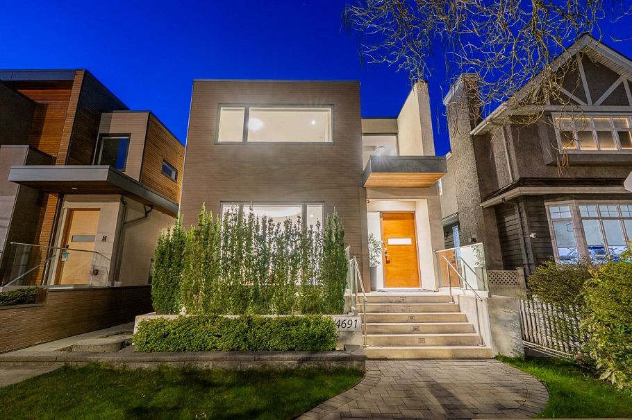 4691 W 9th Avenue Vancouver, BC - 2