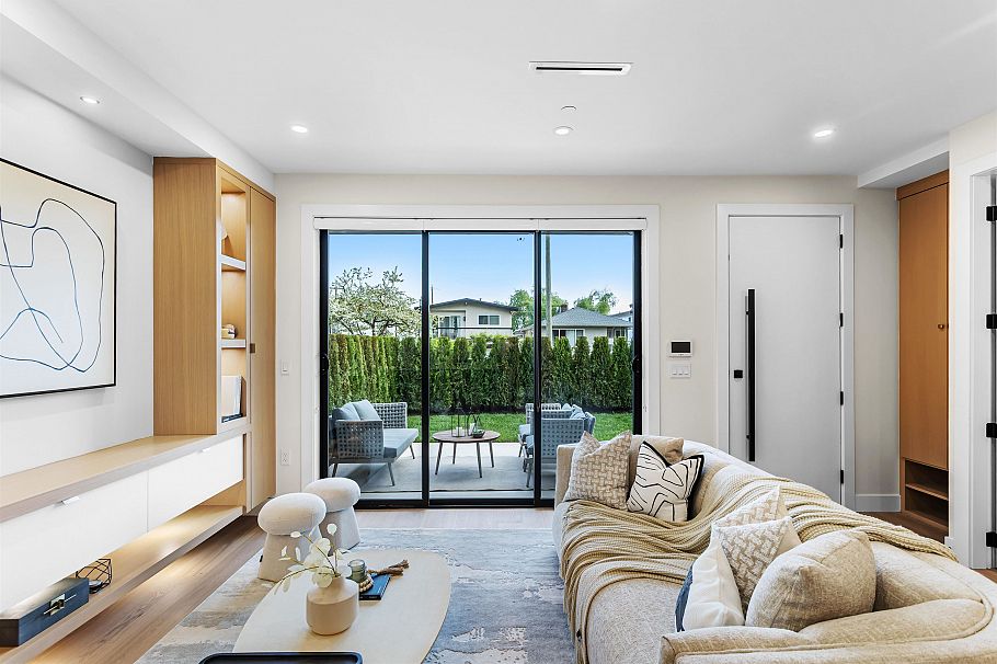 1 165 E 45th Avenue Vancouver, BC - 7