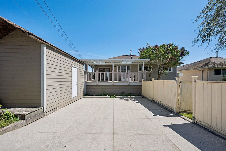 7621 Elliott Street Vancouver, BC - 38