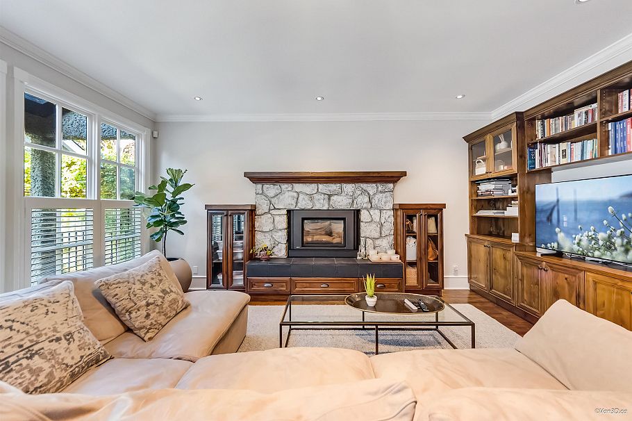 3113 W 42nd Avenue Vancouver, BC - 9