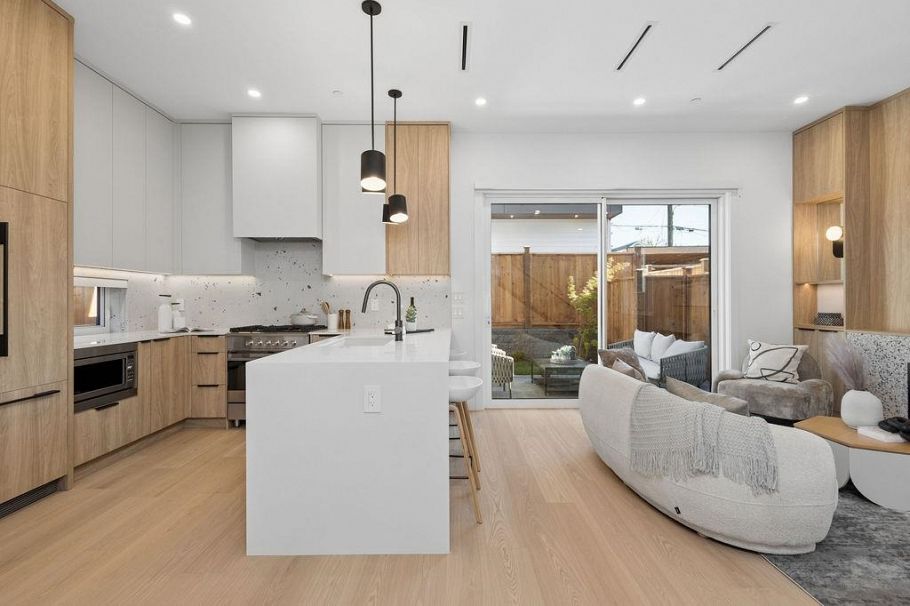 2 2752 Graveley Street Vancouver, BC - 4