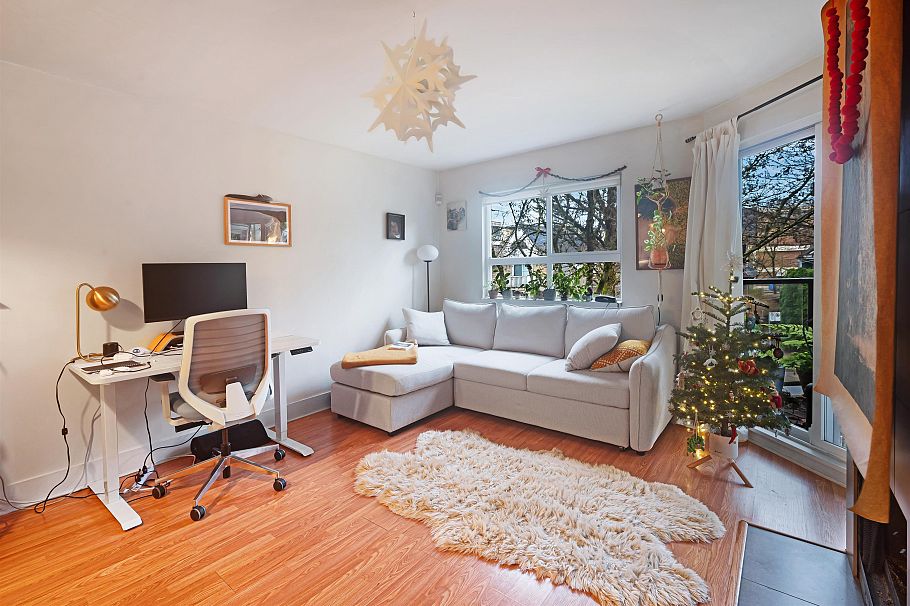205 111 W 10th Avenue Vancouver, BC - 4