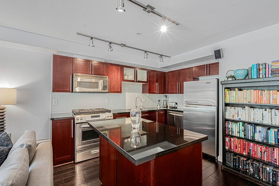 207 122 E 3rd Street North Vancouver, BC - 5