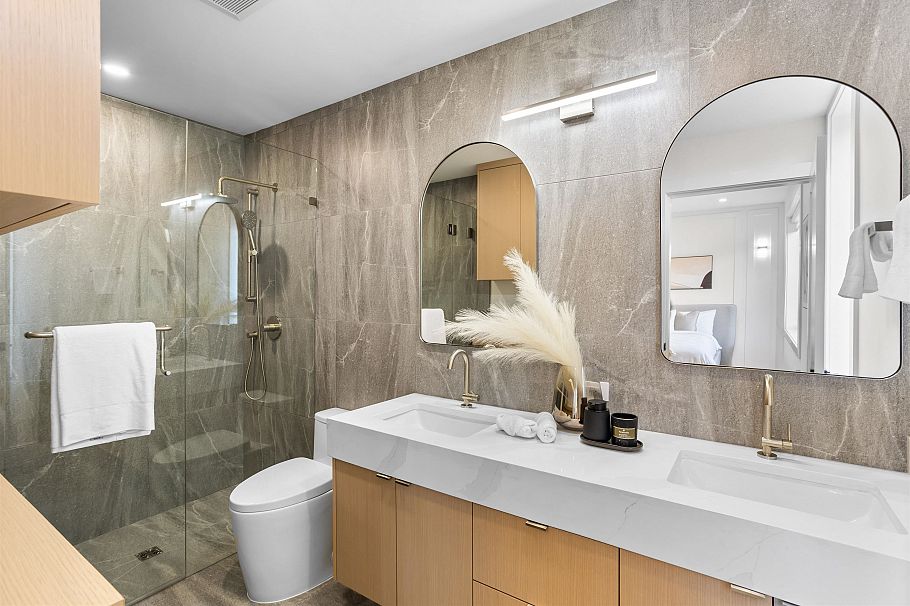 2 165 E 45th Avenue Vancouver, BC - 10