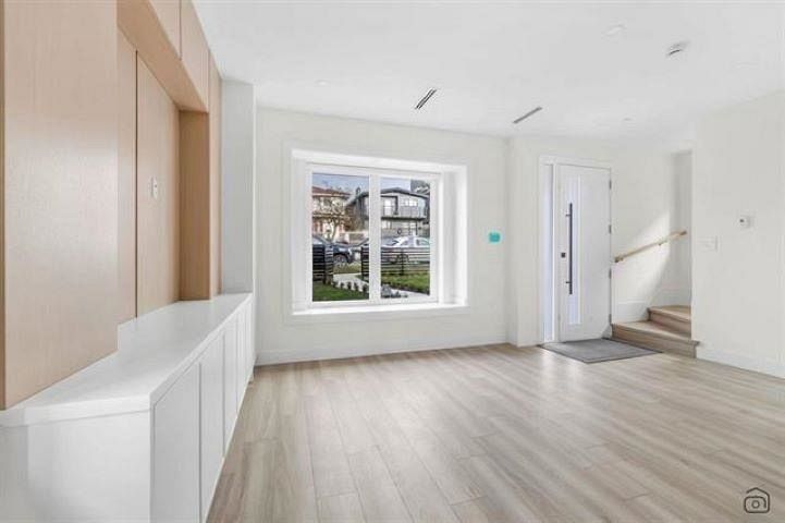 718 E 62nd Avenue Vancouver, BC - 9