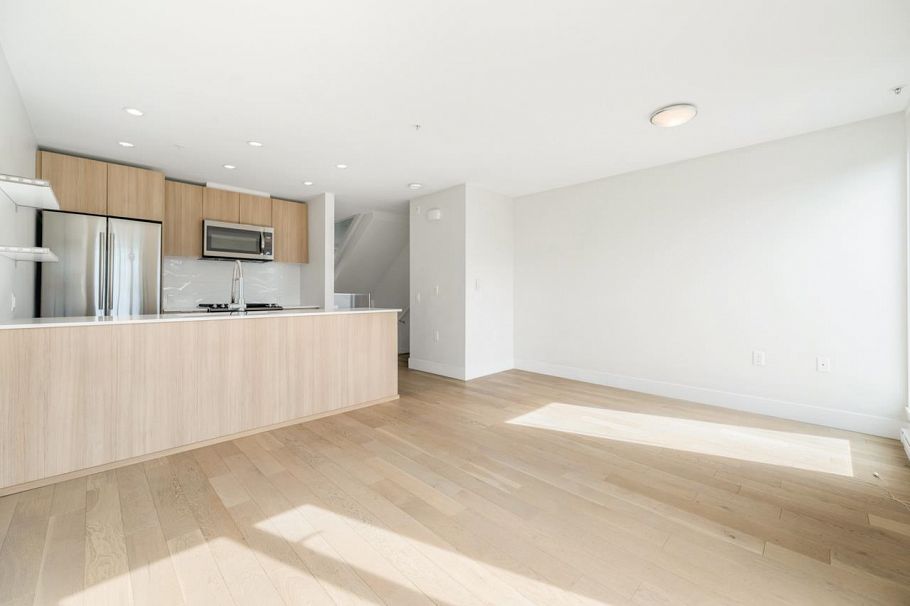 8 531 E 16th Avenue West Vancouver, BC - 3