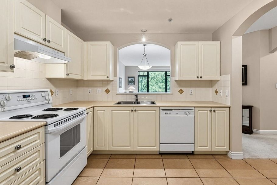 205 588 W 45th Avenue Vancouver, BC - 14