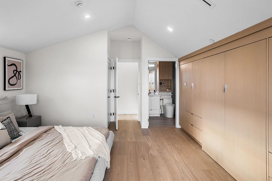 1 165 E 45th Avenue Vancouver, BC - 16