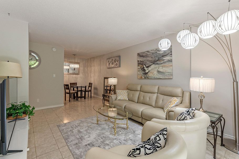 103 2040 Cornwall Avenue Vancouver, BC - 2