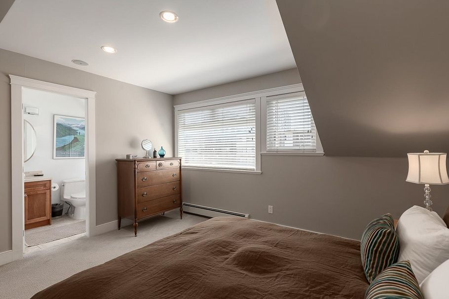 227 E 17 Street North Vancouver, BC - 22
