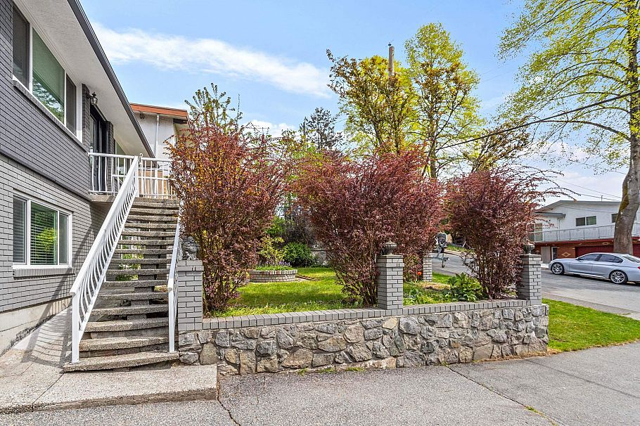 3951 William Street Burnaby, BC - 4