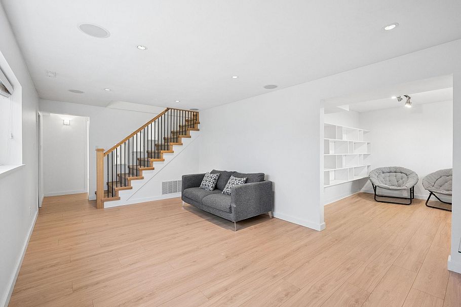 7621 Elliott Street Vancouver, BC - 19