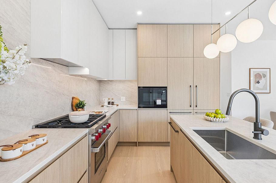 1 6040 Larch Street Vancouver, BC - 6