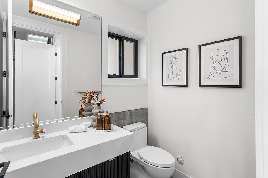 2 165 E 45th Avenue Vancouver, BC - 8