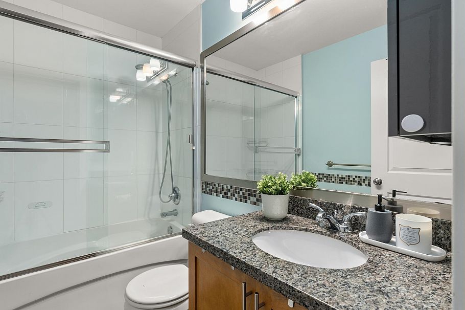 1382 E 27th Avenue Vancouver, BC - 20