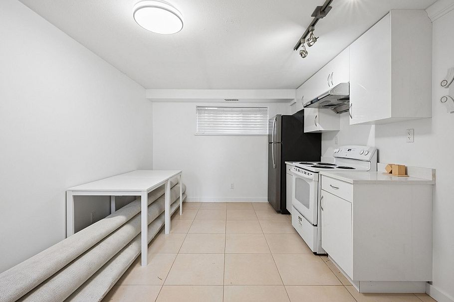 7621 Elliott Street Vancouver, BC - 31