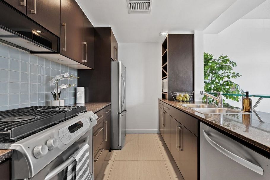 TH105 638 Beach Crescent Vancouver, BC - 38