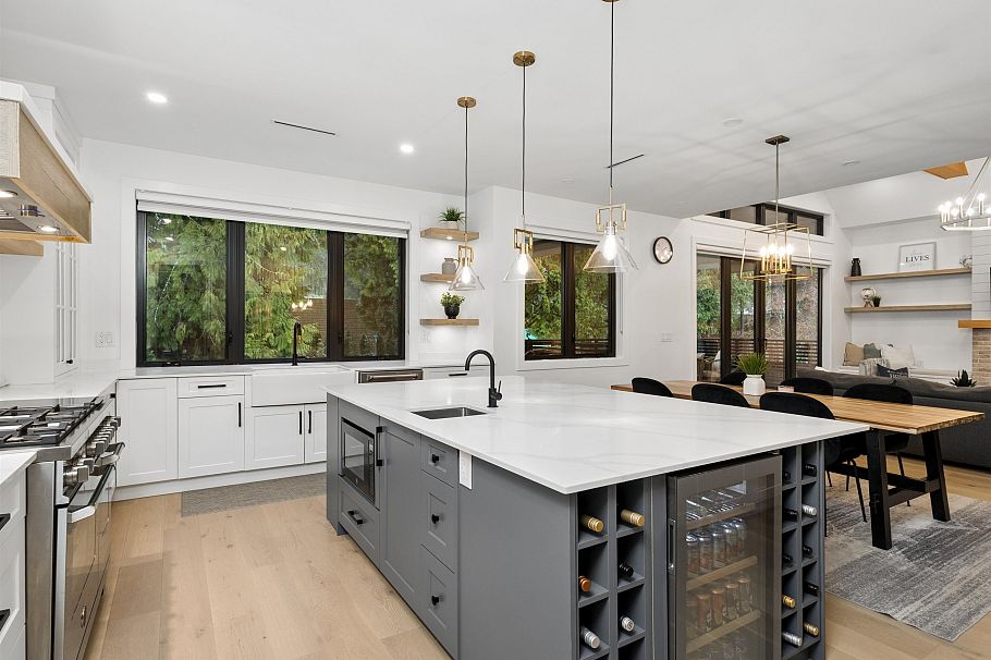 1260 Plateau Drive North Vancouver, BC - 4