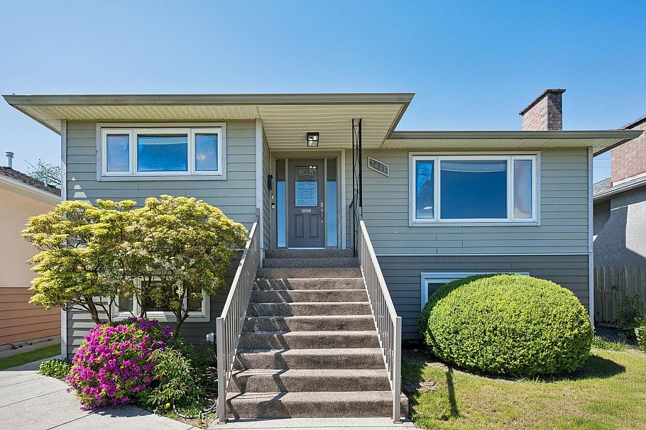 7621 Elliott Street Vancouver, BC - 1