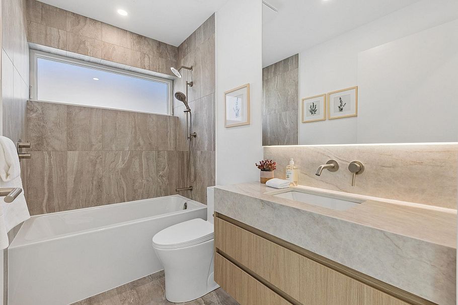 1 6040 Larch Street Vancouver, BC - 20