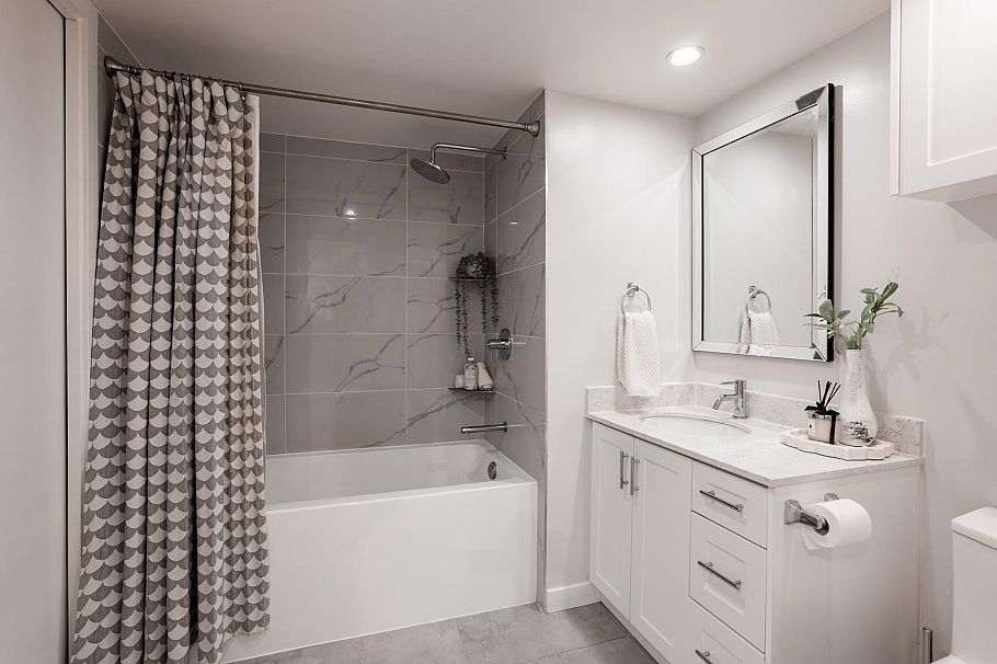 1104 175 W 1st Street North Vancouver, BC - 24