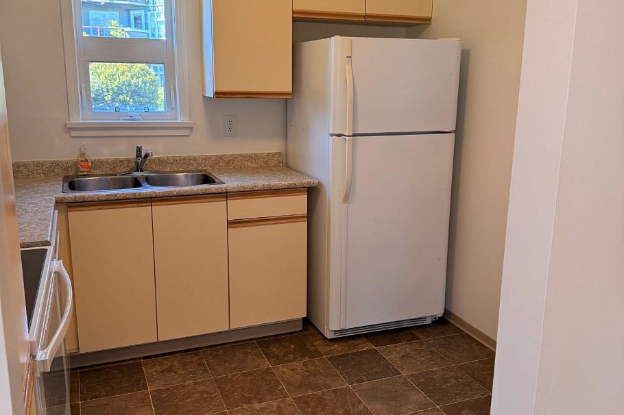 322 121 W 29 Street North Vancouver, BC - 5