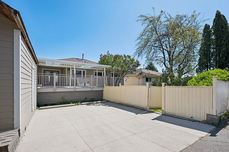 7621 Elliott Street Vancouver, BC - 37